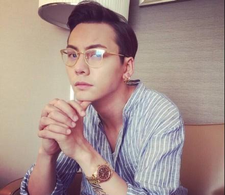 陈伟霆戴金边眼镜好禁欲,张艺兴复古风,最可爱的是他!