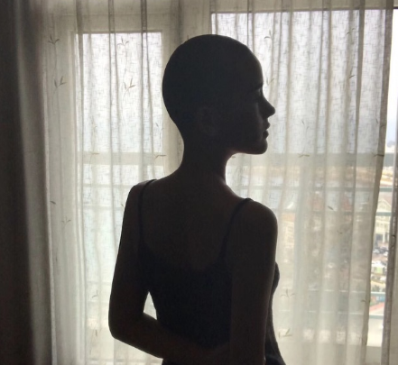 快手第一美女竟然是个光头?重金打造买水军,到