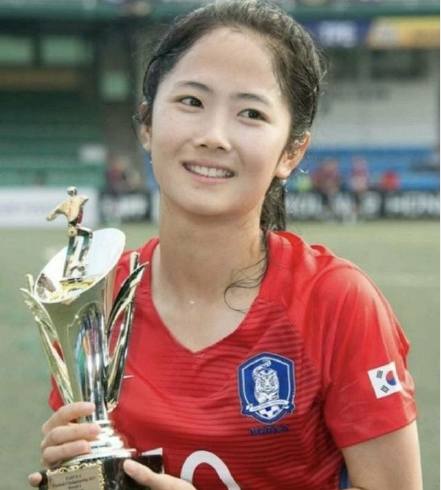 韩国女足第一美女李玟娥!颜值却被这位中国女球员秒杀