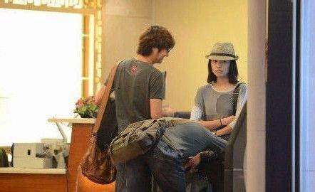 王大治虽丑胆子却很大，不仅敢追董洁，还追过这两位女神