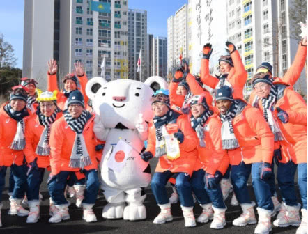 日本代表团进驻平昌冬奥会参赛选手竟无一人出席奥运村升旗仪式