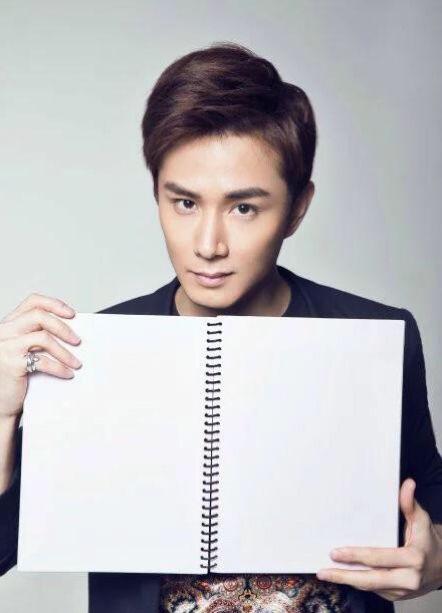 戚薇微博花式秀恩爱,网友:不露脸只看到鞋子都