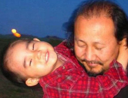 腾格尔唱给去世女儿的《离不开你》,这撕心裂