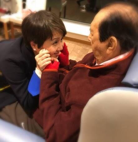 卖萌