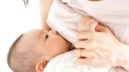 宝宝出生第一天该怎么喂养,母乳喂养的八大好