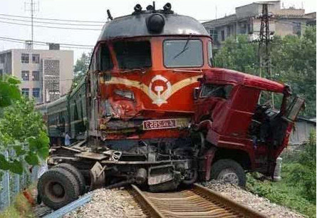 史上最奇葩的司机:图一不自量力,最后一个交警都忍不住骂出口!