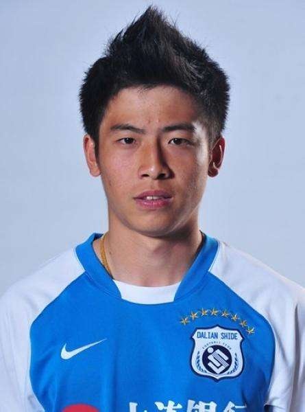 独家-大连一方冲超后内援第一签 右路飞翼郑剑峰加盟