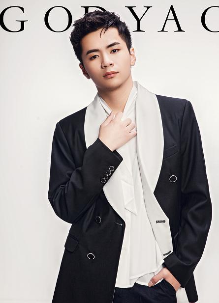 《王者荣耀》青莲剑法传人:耀神完成全服第一