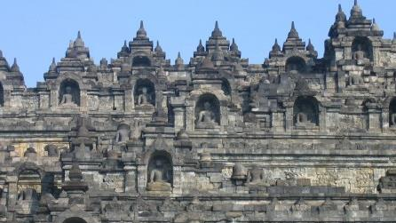 世界上最大的佛塔群，印尼婆罗佛塔