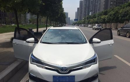 令我一见钟情的丰田卡罗拉，开了三个月，女友表示：这车太震了