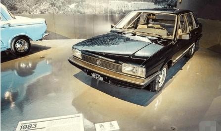 中国第一批桑塔纳，全车德国原厂配件，仅剩一辆保存完好