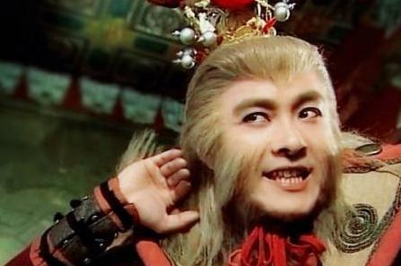 张卫健晒挤公交自拍无人识还自侃,王伯昭的个