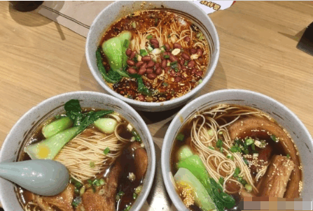 孟非的小面馆当年很火，如今经营成这样，网友：当地人都不会去吃