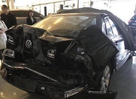 车主价格百万的大众汽车出车祸，直言价格定位高不是没有道理的