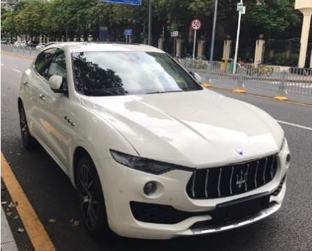 路虎太土豪，卡宴烂大街，提这款小白，车标就秒杀奔驰