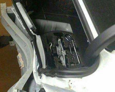 别克追尾本田思域，拆开后保险杠让车主哭笑不得！