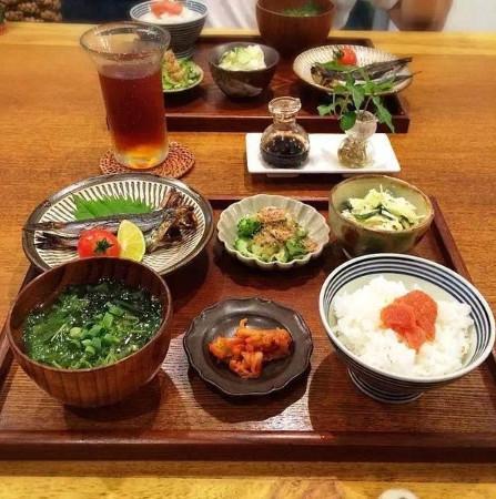 在日本吃了一顿饭,日本人天天吃这些,把中国游
