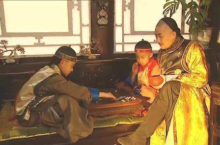 《雍正王朝》弘历为何替刺杀自己的弘时求情，真的想放过弘时吗?