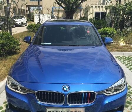 落地价30万：17款宝马320运动版 颜色骚得无敌 但方向盘让人抓狂