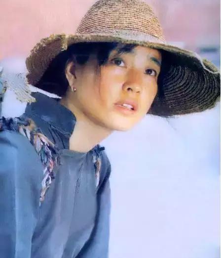 刘晓庆曾有过四段婚姻八个情人, 现与76岁老公住四千万平米豪宅!