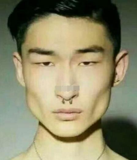 面相中的耳朵像老鼠的耳朵一样,像这样的耳朵,被称为鼠耳,有廓无轮