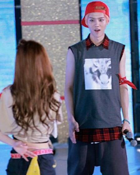 鹿晗在韩国结过婚了吗?鹿晗和允儿的婚纱照又