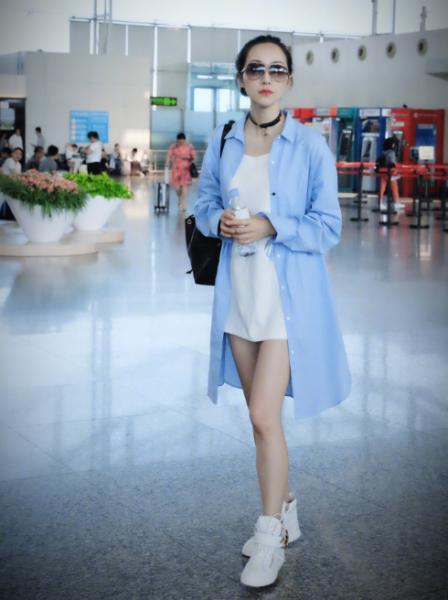 机场照暴露了韩雪的教养,李小璐尴尬,网友:没有对比就