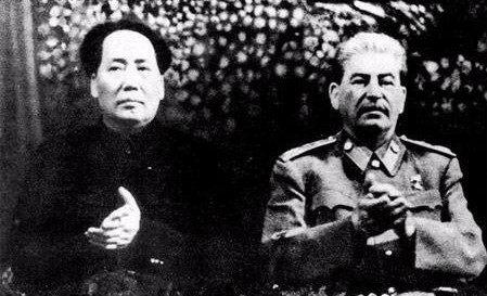 斯大林个子小,为何在照片上和毛主席一样高?