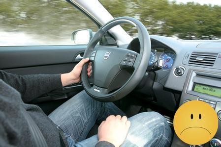 方向盘怎么打才安全？这些姿势千万别用