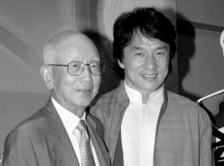 成龙是他干儿子，一手捧红李小龙，他是香港娱乐圈真正的大佬！