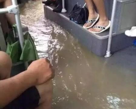 从容过雨季这几款四驱轿车不容错过！