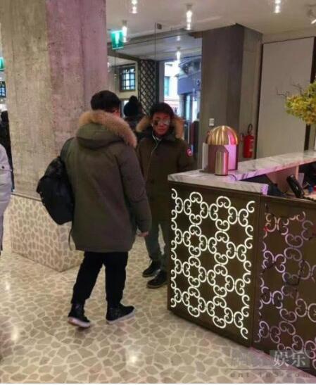 王宝强带父母买衣服，衣服价格有点不可思议！
