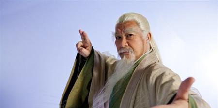 笑傲江湖武功排行榜_笑傲江湖里,五大武功绝学排行榜:练成一种就天下无敌!