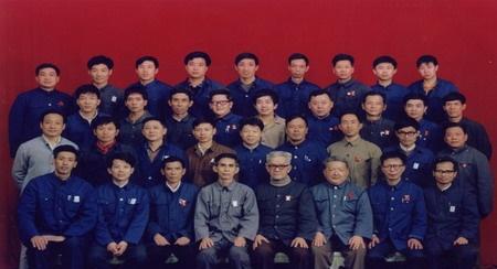 象棋特级大师李来群为什么挂棋而从商？