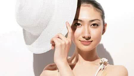 真假难分!放大镜下的护肤品广告词