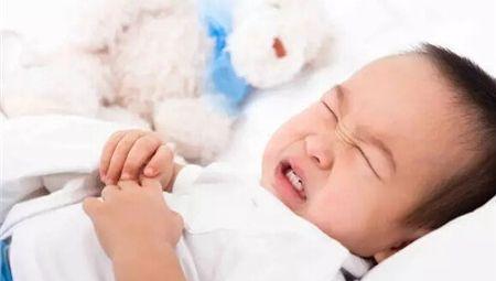 宝宝哭闹不停、腿乱蹬,小心是肠痉挛