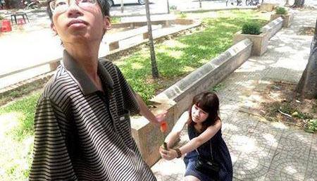 夫妻搞笑段子:你看我老公那穷样儿,也没什么钱!