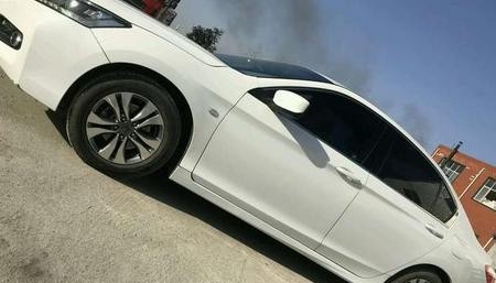 买辆开了十年的本田雅阁, 二手价格8万多, 朋友见到都说值