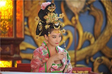 古代唯一下嫁侍卫的公主，非常恩爱，最后却满门抄斩，很凄凉！