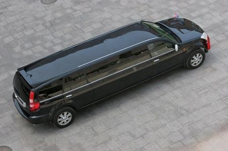 首辆加长红旗比林肯还贵，车门带密码还有卫星电话，国人的骄傲！