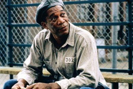 《肖申克的救赎》到底讲的是什么?要么忙着活