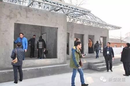 实拍国内轻钢别墅建造全过程，它真的不结实，只能住10多年吗？
