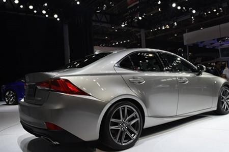 雷克萨斯is300怎么样 带你体验纯正的后驱轿车！