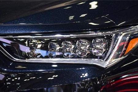 挂着本田车标的百万豪车，本田辉腾怕开到街上会被误认为大号雅阁