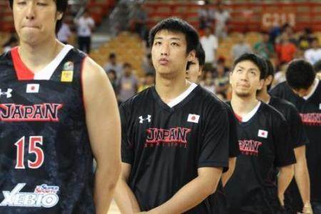 放弃中国国籍就没机会重新加入了,他很后悔少