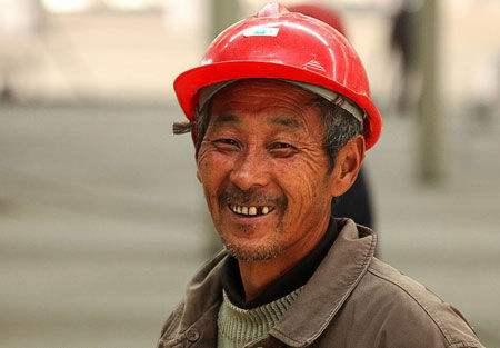 50岁以上的农民工面临打工难、返乡难,以后老