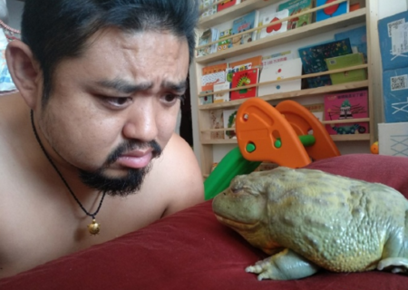 秀念不发传单改养娃，这小表情简直太销魂了!