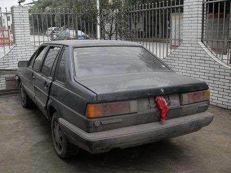 辆即将报废的"老爷车"都不陌生吧,没错这就是经典款桑塔纳(配置|询价)