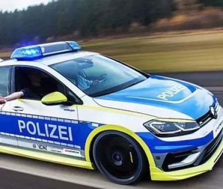 飙车党小心了 400hp钢砲警车诞生！