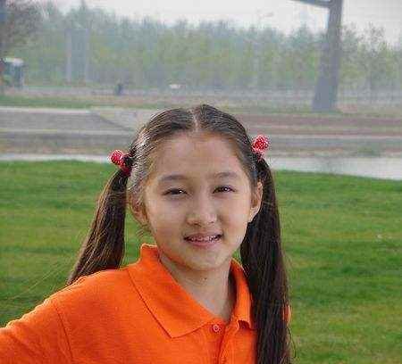 看鹿晗关晓彤小时候旧照特别有夫妻相,网友:原